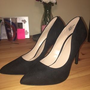Perfect Black Pumps